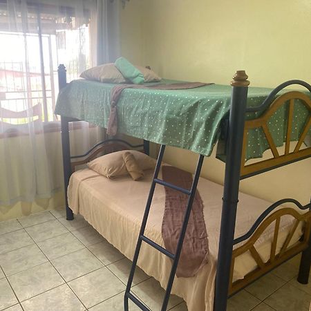 Hostel Casa Marina Puerto Limon Eksteriør bilde
