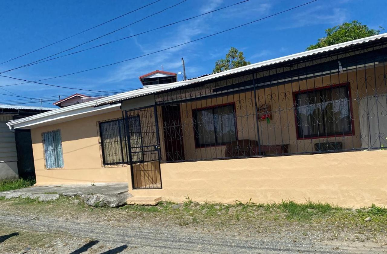 Hostel Casa Marina Puerto Limon Eksteriør bilde