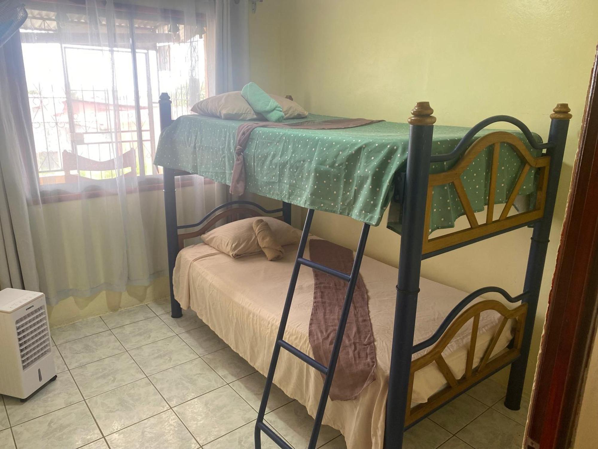 Hostel Casa Marina Puerto Limon Eksteriør bilde