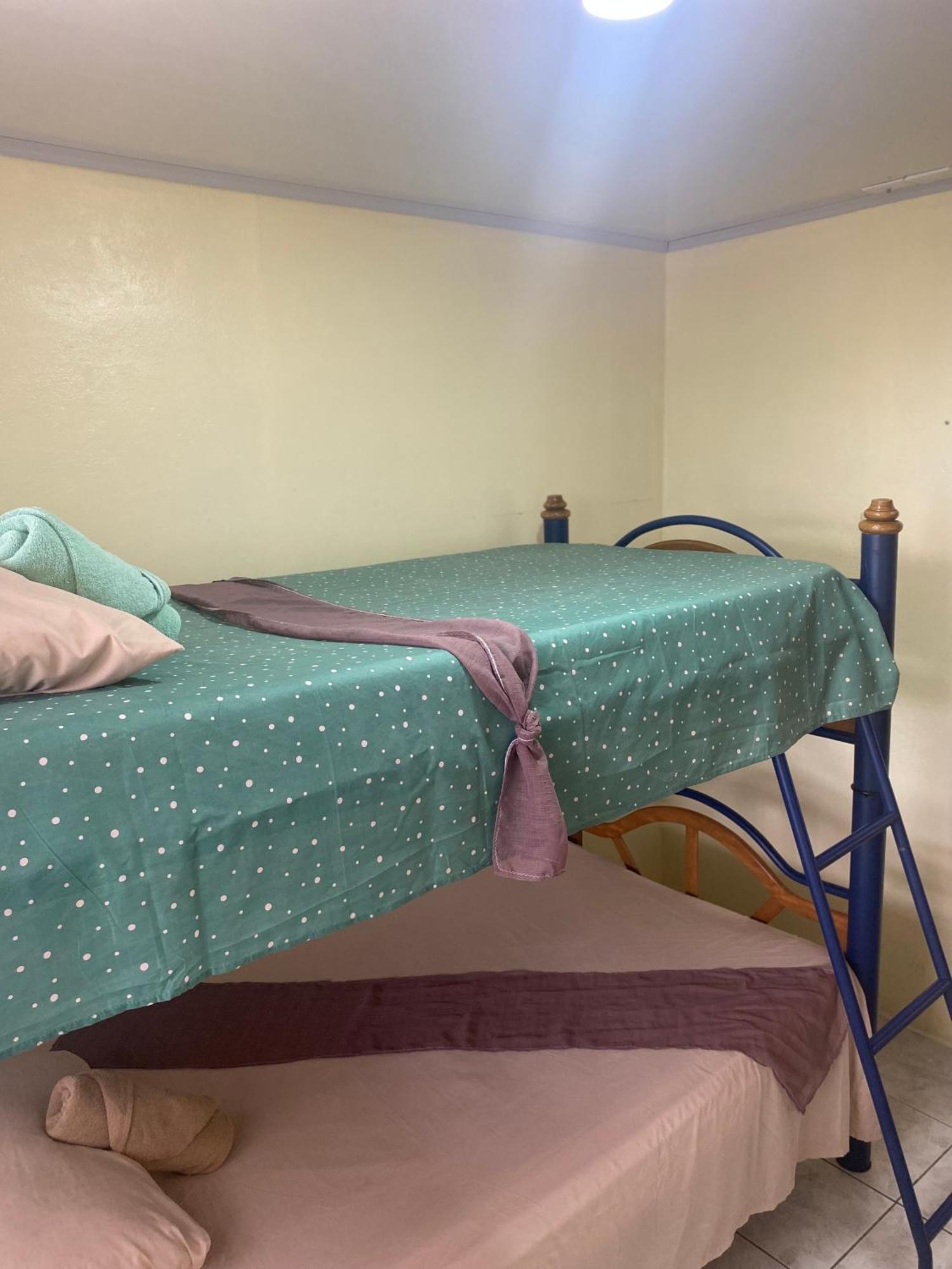 Hostel Casa Marina Puerto Limon Eksteriør bilde