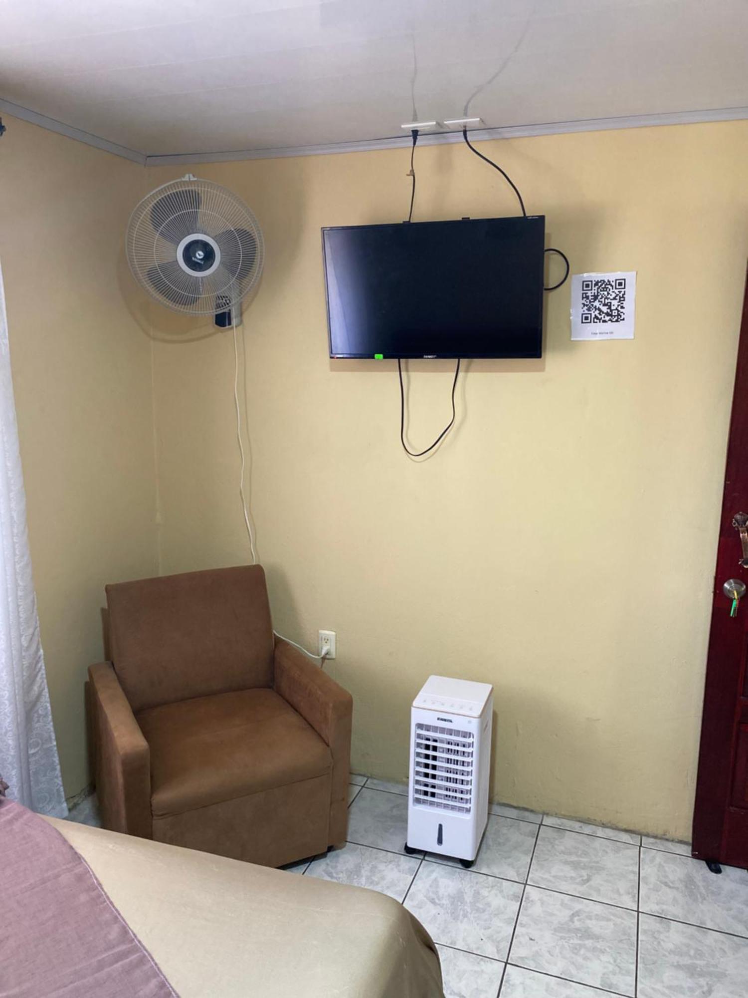 Hostel Casa Marina Puerto Limon Eksteriør bilde